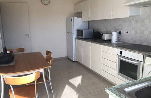 Paphos Apartment | FABULOUS, SPACIOUS 2 BEDROOM PENTHOUSE APARTMENT, VIEWS, WIFI,nBEACH,CAFES