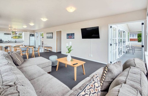 Pakuranga Heights House | Fabulous Three Bedroom Home In Pakuranga
