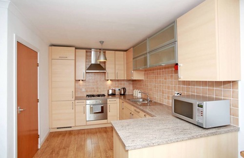 Central Aberdeen Apartment | Fabulous Townhouse Nr. Beach & Sports!