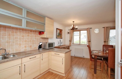 Central Aberdeen Apartment | Fabulous Townhouse Nr. Beach & Sports!