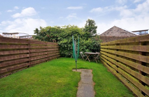 Central Aberdeen Apartment | Fabulous Townhouse Nr. Beach & Sports!