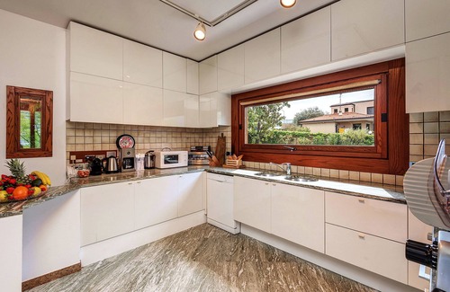 Mandello del Lario Villa | Fabulous villa with lovely garden, heated pool and lake views! - Villa Amanda