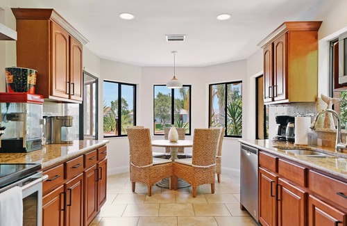 Palm Harbor House | Fabulous Waterfront Villa Sleeps 10 Heated Pool&New Spa SUP Kayak drive to beach