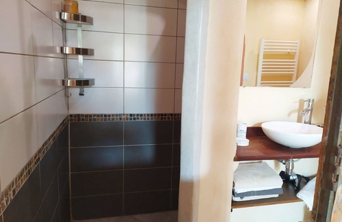 Methamis Bed & Breakfast | Face au Lavoir