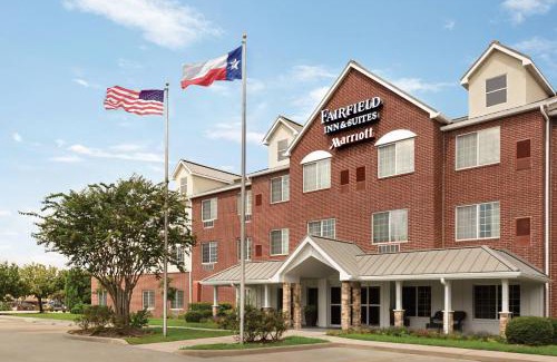 College Park Hotel | Fairfield Inn and Suites by Marriott Houston The Woodlands