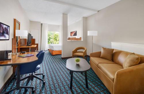 College Park Hotel | Fairfield Inn and Suites by Marriott Houston The Woodlands