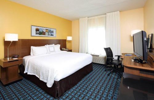 Newark Hotel | Fairfield Inn & Suites by Marriott Newark Liberty International Airport
