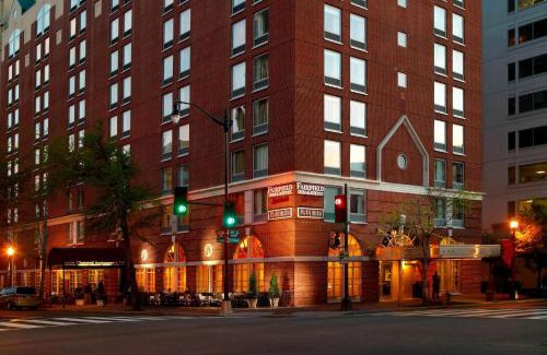 Chinatown Hotel | Fairfield Inn & Suites by Marriott Washington Downtown