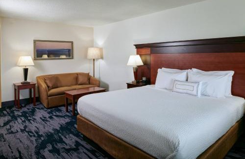 Livonia Hotel | Fairfield Inn & Suites Detroit Livonia