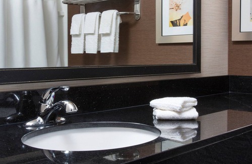 Peru Hotel | Fairfield Inn & Suites Peru