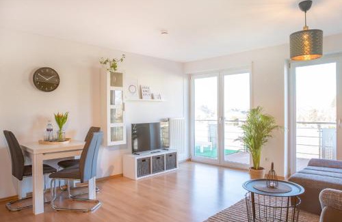 Huefingen Apartment | FAIRflats: Küche, Balkon, Arbeitsplatz, Aufzug