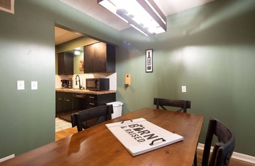 Lansing Apartment | Fairlane #8 The Den