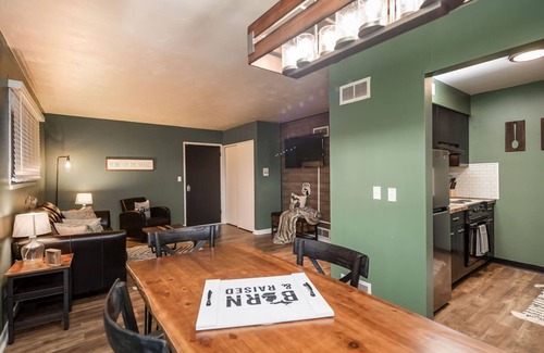 Lansing Apartment | Fairlane #8 The Den
