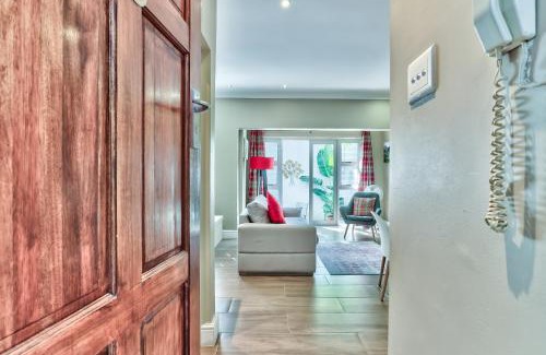 Three Anchor Bay Apartment | Fairmile on Main