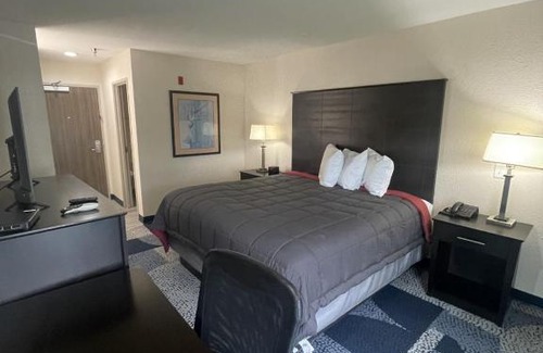 Iowa Hotel | Fairway Inn Iowa-Lake Charles