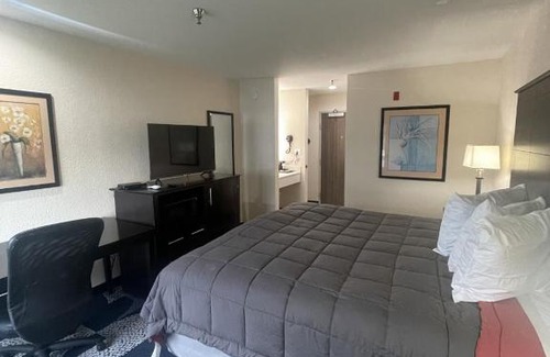 Iowa Hotel | Fairway Inn Iowa-Lake Charles