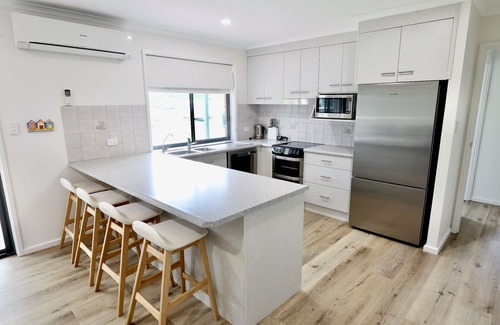 Waterhouse House | Fairway Views in Robe