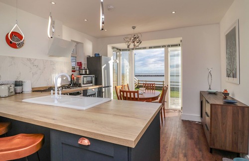 Newbiggin-by-the-Sea Cottage | FAIRWINDS, pet friendly, with a garden in Newbiggin-By-The-Sea