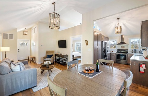 Keene Cottage | Fairwood Cottage-Exceptional 1BR Cottage Minutes From Charlottesville & Wineries