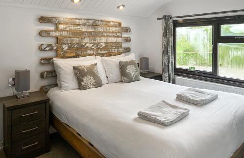 Dilton Marsh Resort | Fairwood Lakes Holiday Park