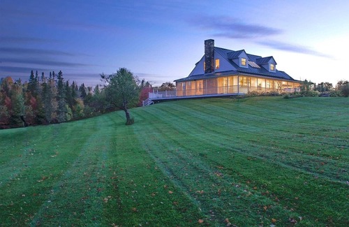 Cabot House | Fairytale Autumn in Vermont! Breathtaking mountain, pond, & foliage views.