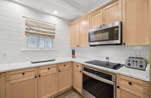 Watercolor Condo | Fall Availability! Park District! Views of Cerulean Park! TVs in all bedrooms