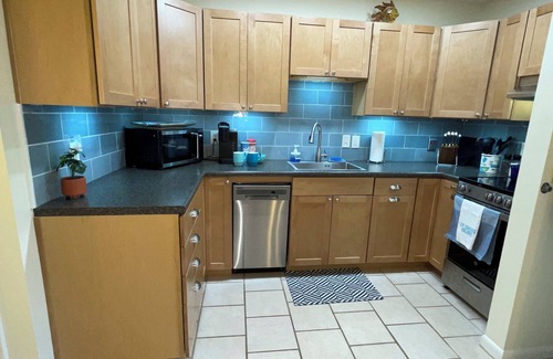 Saint Simons Island Condo | Fall Beach Getaway: Bikes, Pool, King Bed, Well-equipped Kitchen-Walk to Shore!
