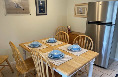 Saint Simons Island Condo | Fall Beach Getaway: Bikes, Pool, King Bed, Well-equipped Kitchen-Walk to Shore!