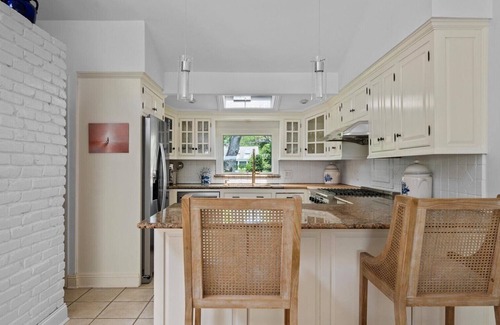 Hampton Bays House | FALL ESCAPE -Bright, Contemporary Residence, Spacious Indoor and Outdoor.