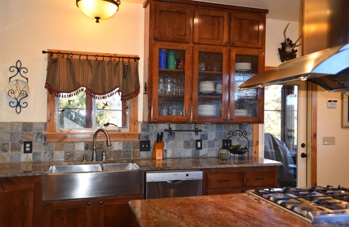 Longtown Cabin | Fall foliage coming soon! Lakeside,Views,Firepit,Dock,kayaks& paddleboards