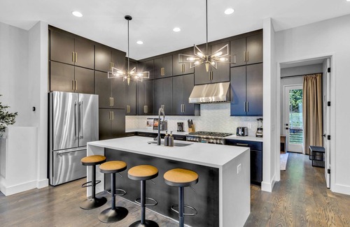 Katie Hill Neighborhood House | Fall fun with hot tub, karaoke, game room near Broadway