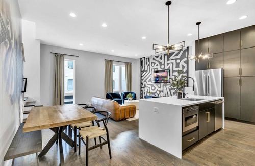 Katie Hill Neighborhood House | Fall hot tub, karaoke, game room near downtown Nashville