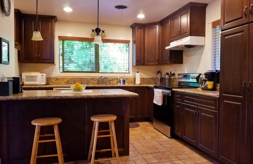 Lake Almanor Country Club House | Fall is Calling! Lake Almanor Family Vacation Home for the Thanksgiving Holiday.