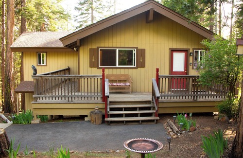 Lake Almanor Country Club House | Fall is Calling! Lake Almanor Family Vacation Home for the Thanksgiving Holiday.