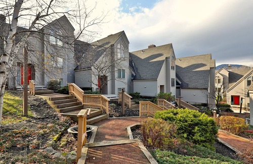 Central Vermont- Killington Condo | Fall Line Small Studio - Perfect for Two - On Shuttle Route w/Amenities B4A