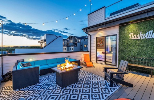Katie Hill Neighborhood House | Fall rooftop deck, hot tub, speakeasy lounge near Nissan Stadium