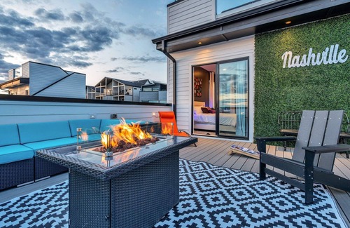 Katie Hill Neighborhood House | Fall rooftop deck, hot tub, speakeasy lounge near Nissan Stadium