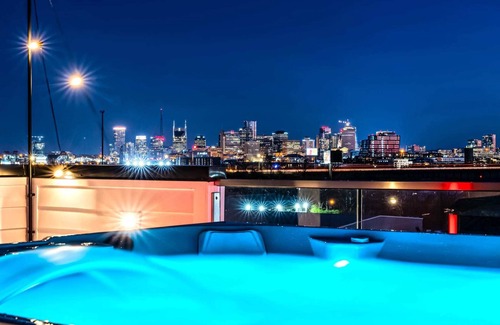 Katie Hill Neighborhood House | Fall rooftop deck, hot tub, speakeasy lounge near Nissan Stadium