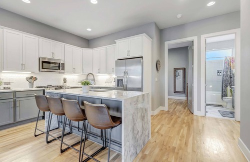Haynes Area House | Fall rooftop with fire pit, game room, chef’s kitchen near Nissan Stadium