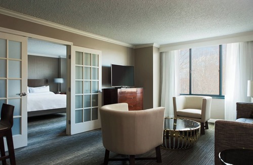 Falls Church Hotel | Falls Church Marriott Fairview Park