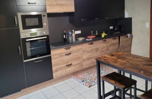 Chateau-Gontier House | Family townhouse