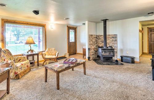 Elwood House | Family Home with Hot Tub - Walk to Johnson Lake!