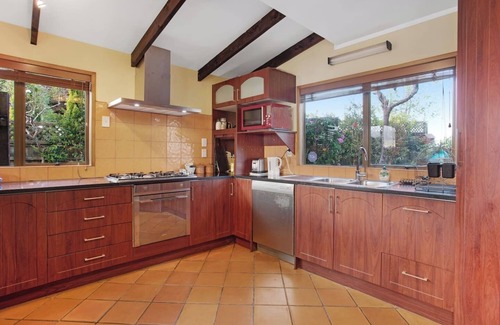 Lynfield House | Family Sunset Retreat with Sea Views