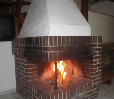 Feriendorf Silbersee House | Familienfreundliches Ruhiges Ferienhaus in Feriendorf Silbersee mit Offenem Kamin