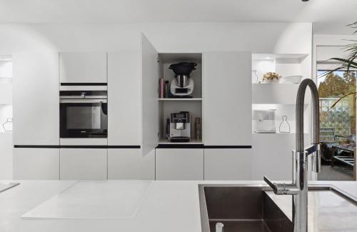 Weststadt Apartment | FamilienParadis Pool Garten Grill Parkplatz Fitness Tischtennis
