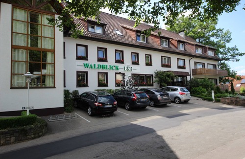 Donaueschingen Apartment | Familienzimmer Classic, Retro mit Balkon, 1 Doppelbett+1 Einzelbett
