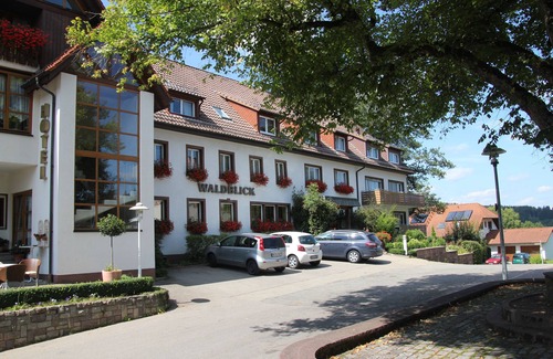 Donaueschingen Apartment | Familienzimmer Classic, Retro mit Balkon, 1 Doppelbett+1 Einzelbett