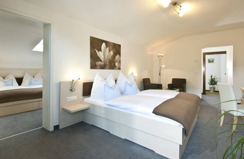 Untertschern Bed & Breakfast | Familienzimmer mit Südbalkon - Haus Maria