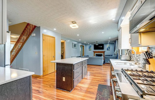 Gahanna House | Families Welcome: Lake-View Home, 2 Mi to Gahanna!