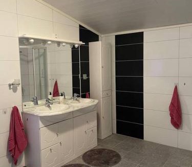 Vikberget House | Familievennlig fritidsbolig i hjertet av Flå, perfekt for besøk i Bjørneparken